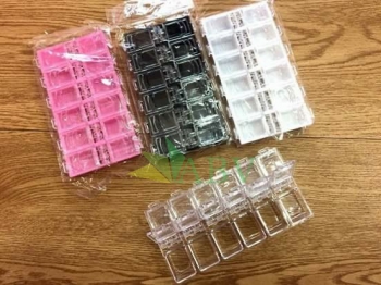 Hộp không 12 ô nắp bật