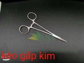 Kéo gắp kim