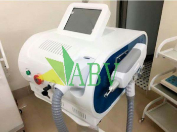 Máy xóa xăm lớn