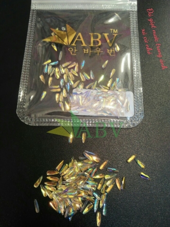 Đá giọt nước trong ánh xà cừ nhỏ