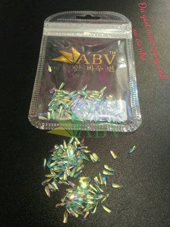 Đá giọt nước trong ánh xà cừ nhỏ